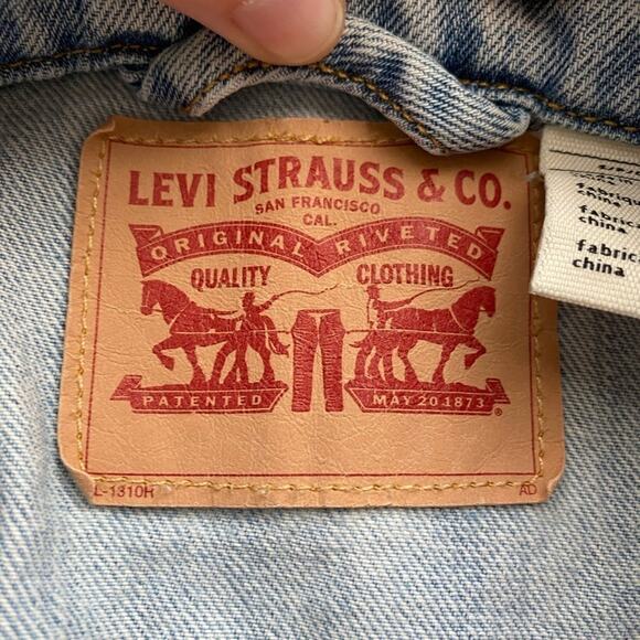 Levi Strauss Women's Petite S Boho Embroidered Distressed Denim Sleeveless Vest - Picture 7 of 11